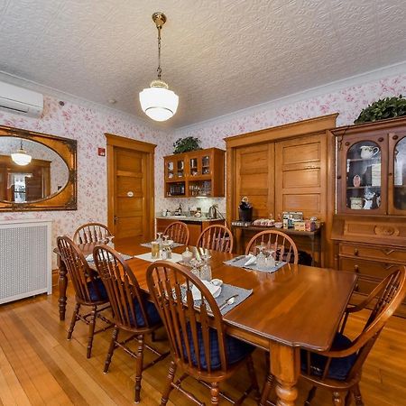 Harrison House Bed & Breakfast Непервілл Екстер'єр фото