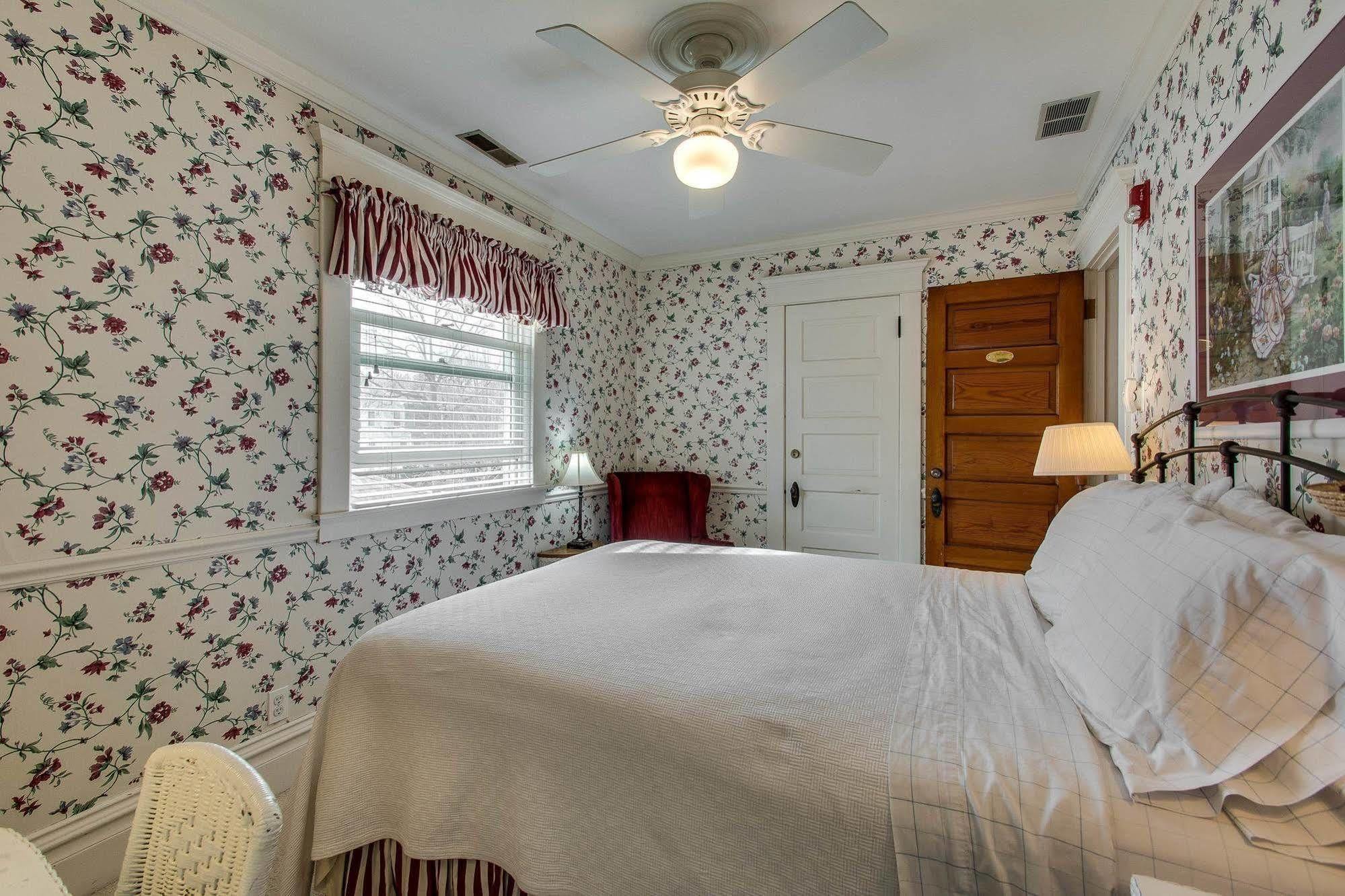 Harrison House Bed & Breakfast Непервілл Екстер'єр фото