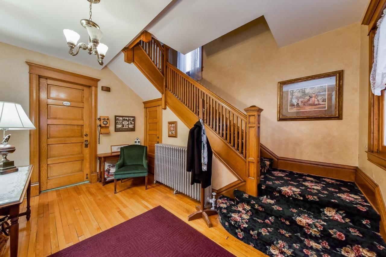 Harrison House Bed & Breakfast Непервілл Екстер'єр фото